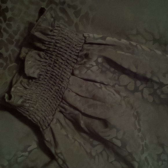 Long Sleeve with elastic wrists. Hunter Green Top Great for Christmas Parties - Picture 4 of 6